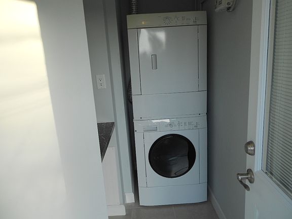 4th image of 2208 Canterbury Ln