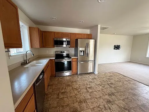 2 bed, 1080 sqft, $1,800 — Photo 2