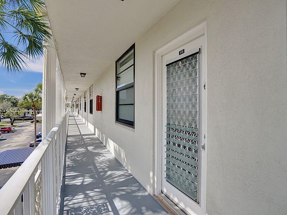 4th image of 1703 Whitehall Drive #305