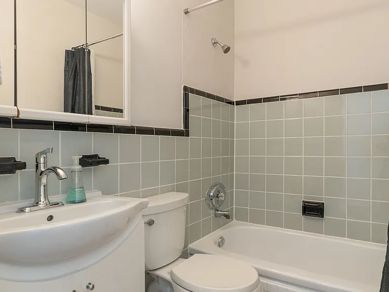 1901 Bayview Ave E #205 — Photo 4