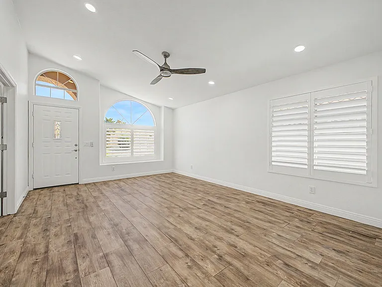 6919 E Lakeview Ave — Photo 16