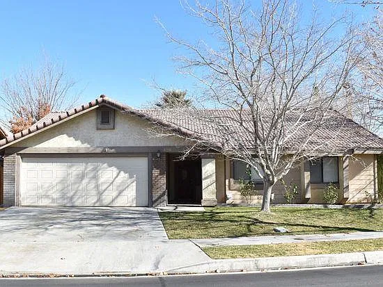 3 bed, 1632 sqft, $2,195 — Photo 2