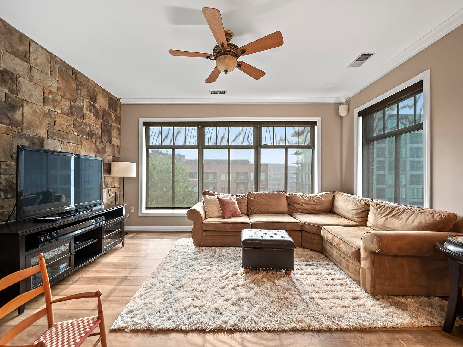 2 bed, 1424 sqft, $4,000 — Photo 2