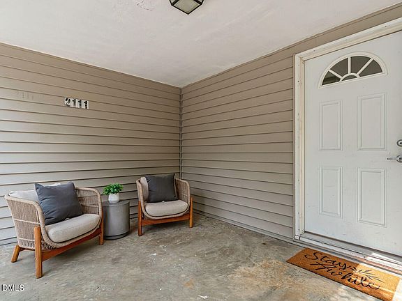 3rd image of 2111 Woodview Dr