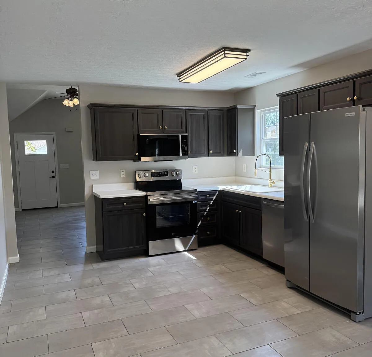 3 bed, 2.0 bath, 1330 sqft, $2,600 — Photo 3