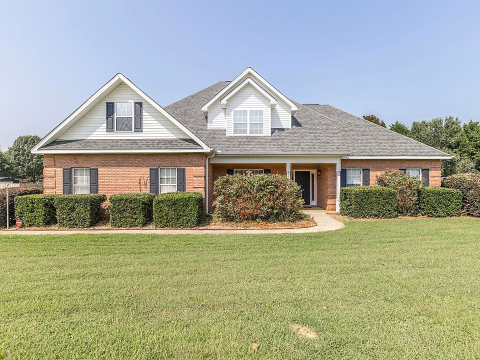 1st image of 104 Ginko Ln