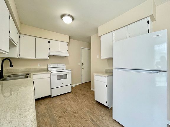 5th image of 7710-7725 Timbercreek Ct #7710-1