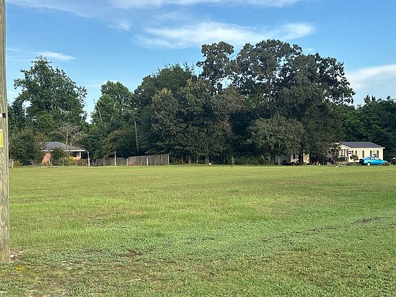 3rd image of 88 Woodside Ln