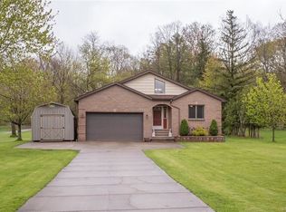 1112 N Davis Rd, East Aurora, NY 14052