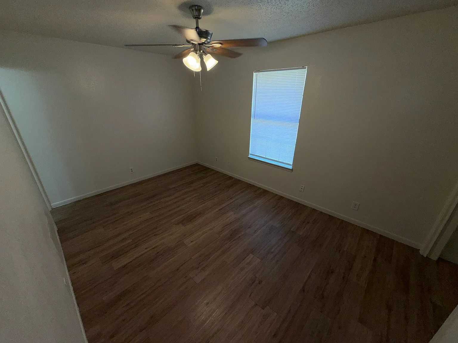 3 bed, 1008 sqft, $995 — Photo 4