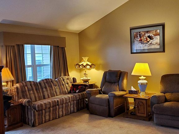 4th image of 111 Deer Dr