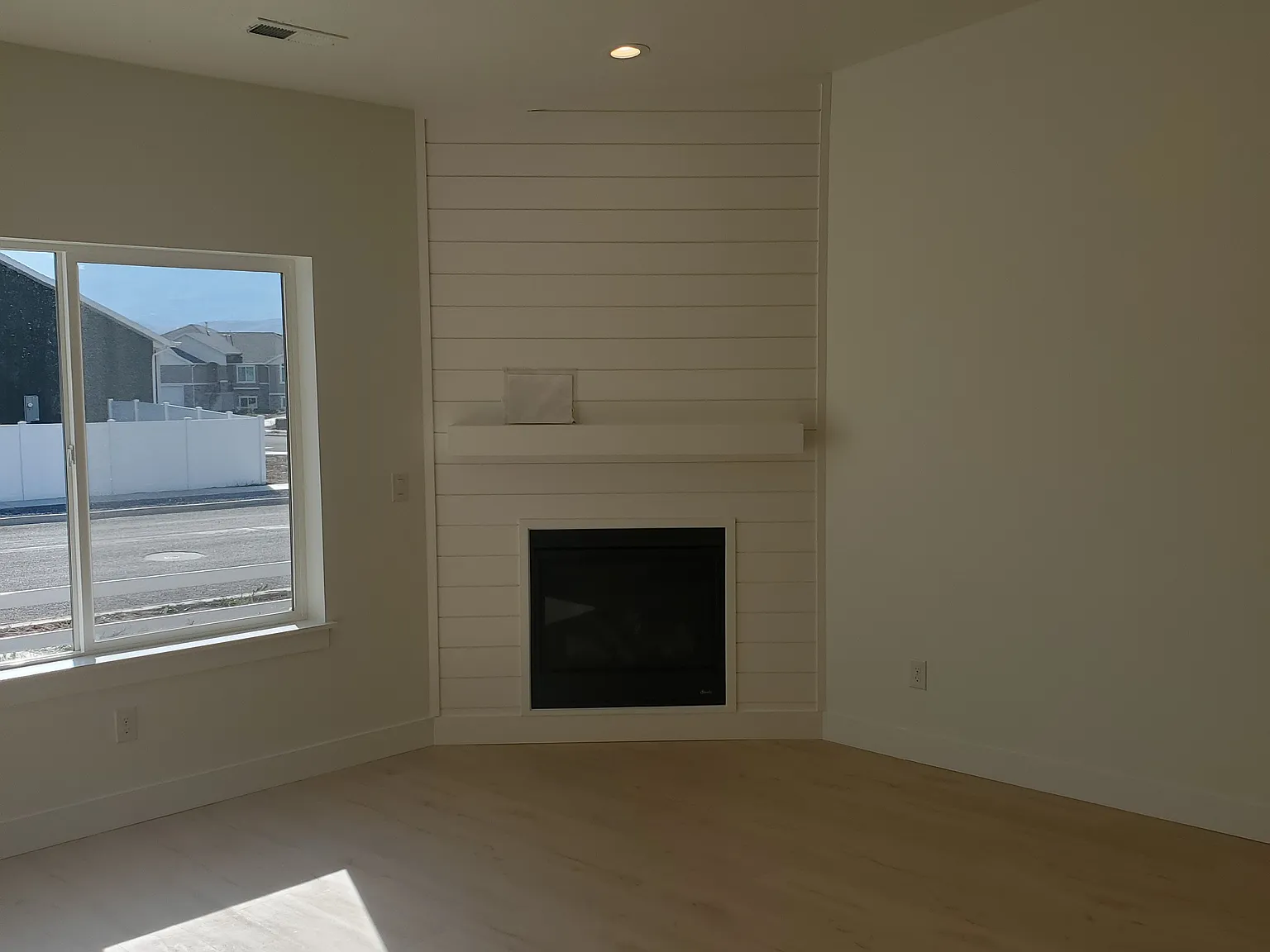 Beautiful Morgan Townhouse! — Photo 3