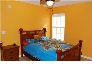 4th image of 40 Kathleen Dr