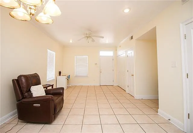 3 bed, 2.5 bath, 1470 sqft, $1,600 — Photo 2