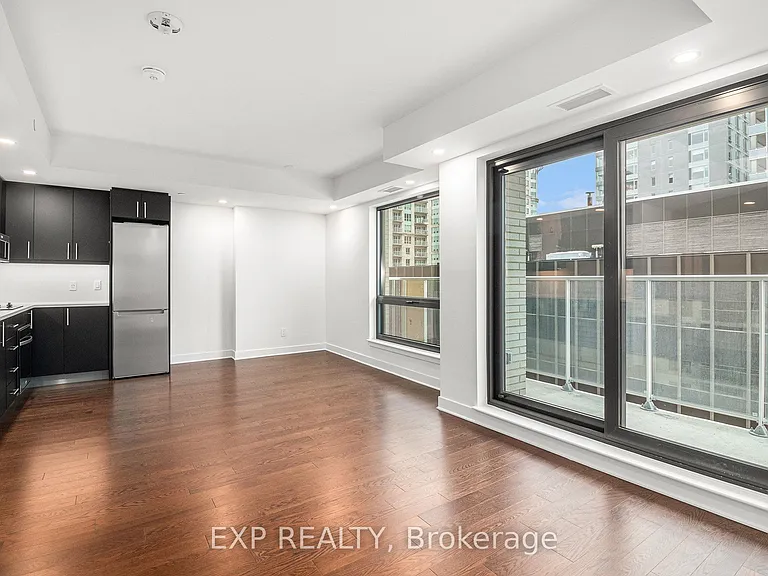 180 George St #1301 — Photo 7