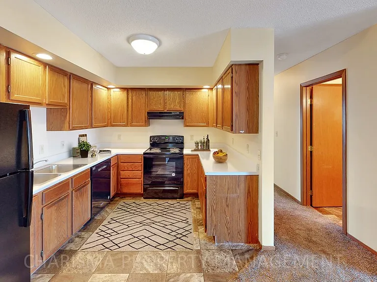 Park Apartments — Photo 14