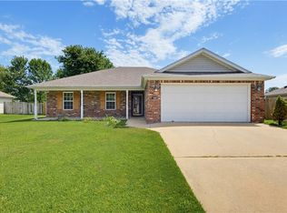 1343 Fox Trail Dr, Elkins, AR 72727