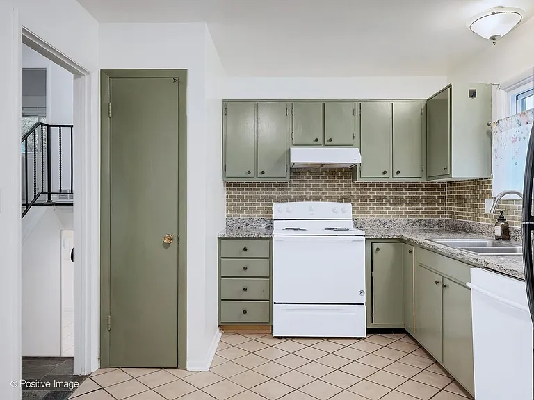 229 S Milton Ave — Photo 8