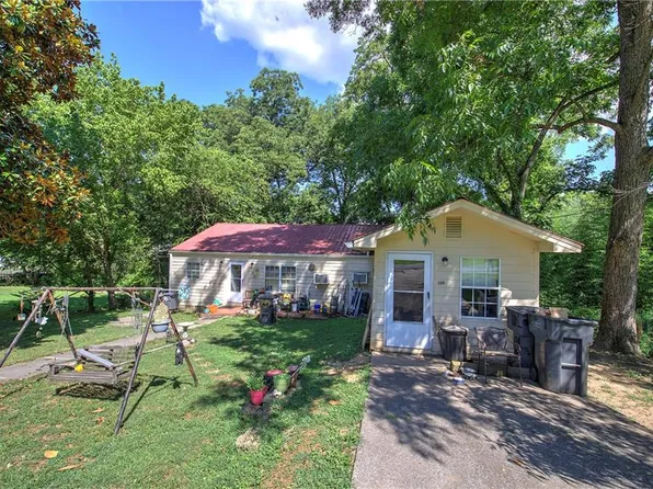 135 Congress St, Summerville, GA 30747