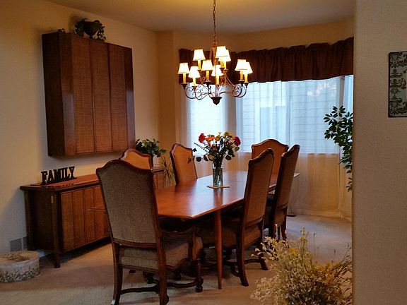 Dining Room Main Floor w/Bay Window