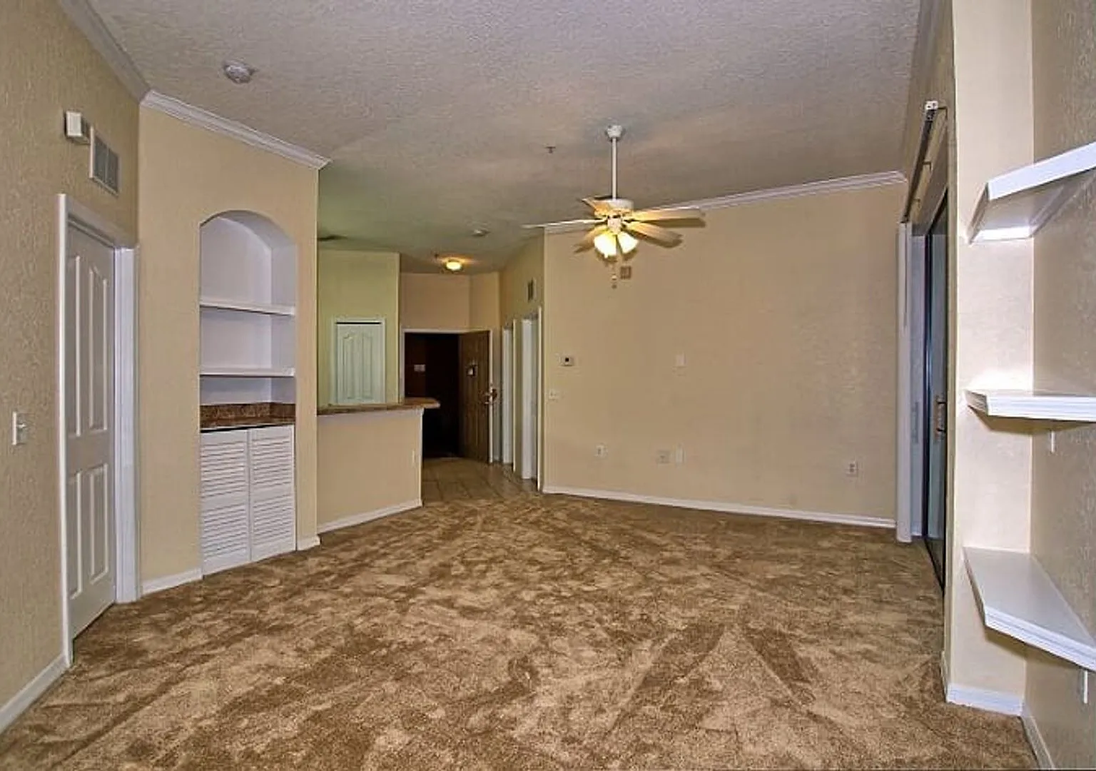 Private, updated, 2/2, 3rd-floor condo, with a water view! — Photo 3