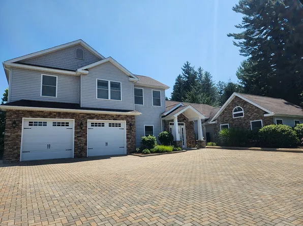 24 Maidstone Dr, Indiana, PA 15701