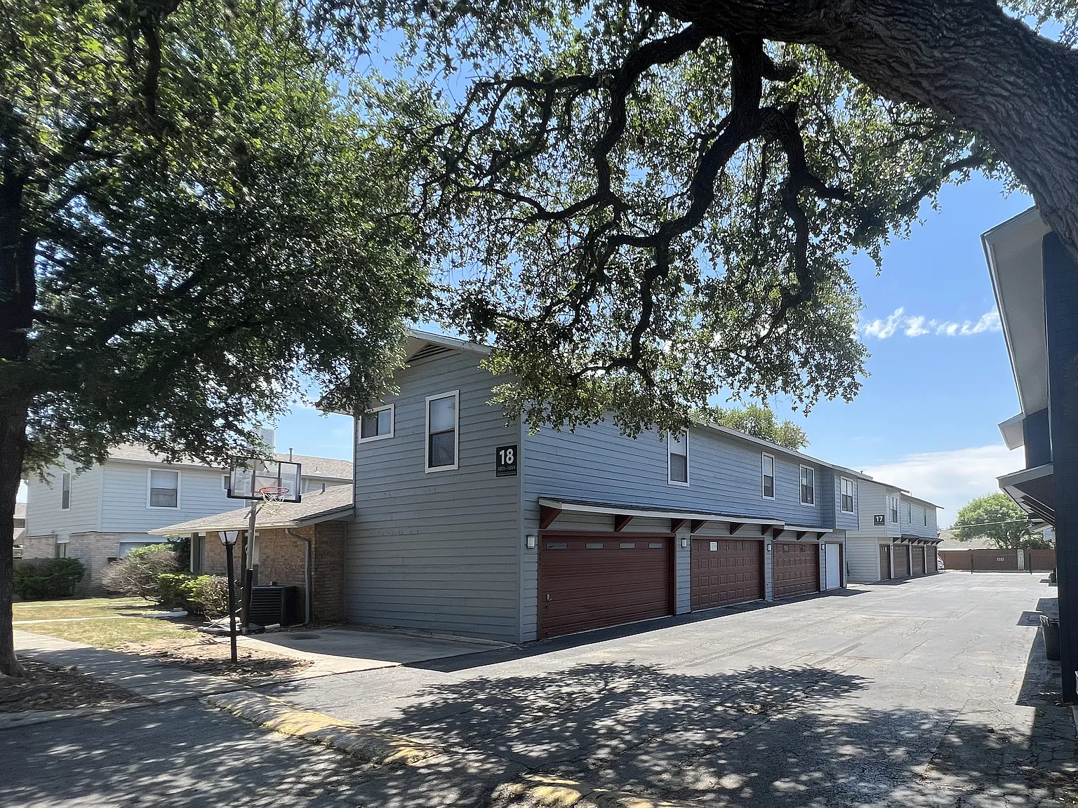 The Camaron Townhomes & Flats — Photo 4