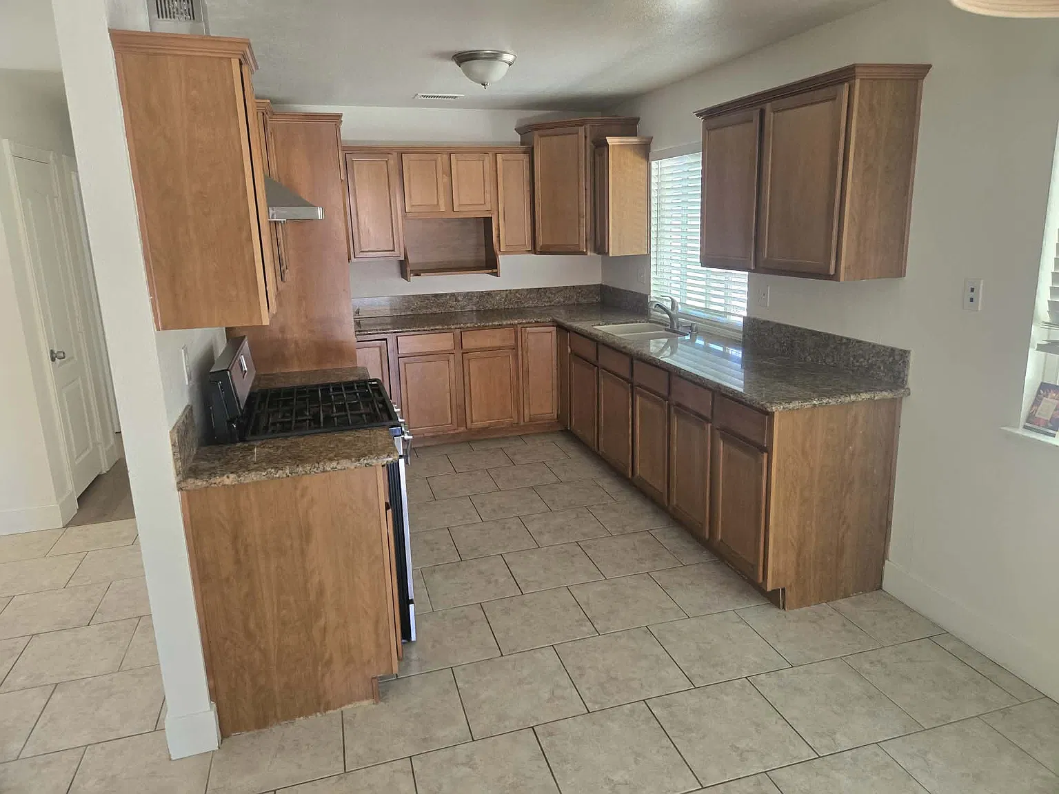 3 bed, 1800 sqft, $2,200 — Photo 2