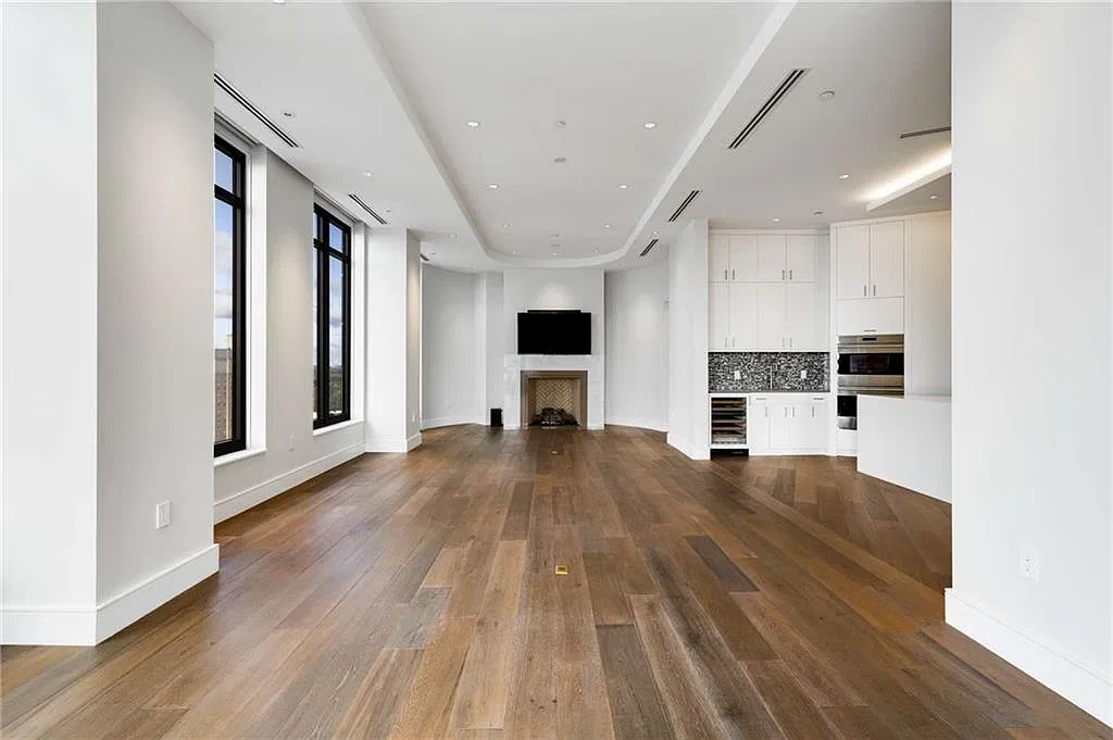 3376 Peachtree Rd NE — Photo 4