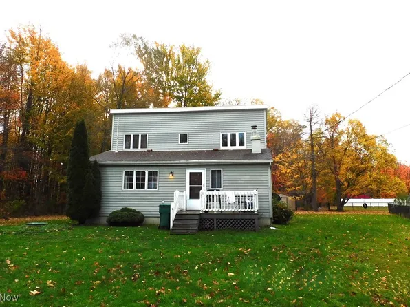 3290 Lake Rd N, Conneaut, OH 44030
