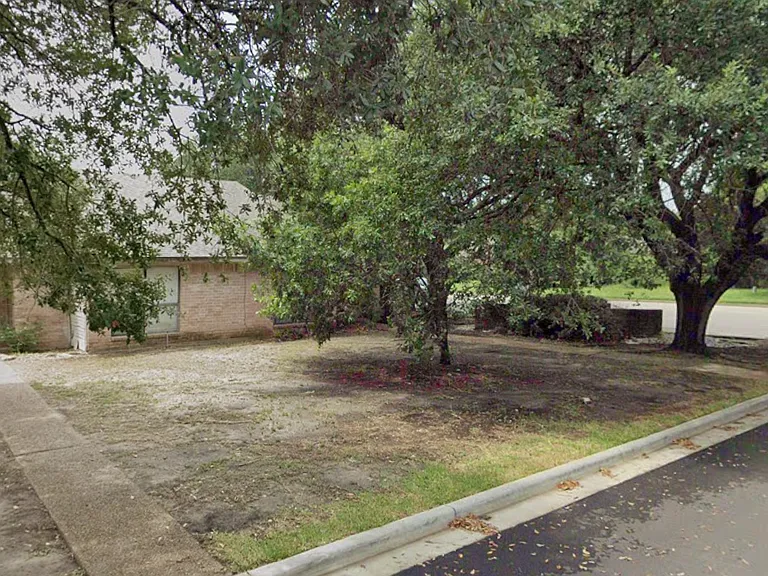 2500 Hickory Dr — Photo 1