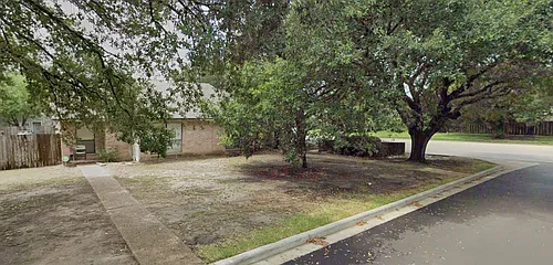 2500 Hickory Dr Photo 1