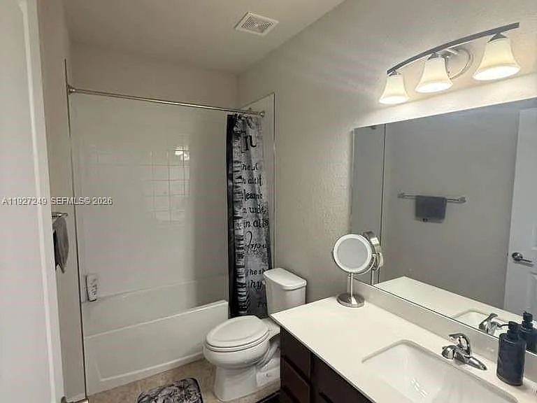 1037 NW 5th St #1037 — Photo 6