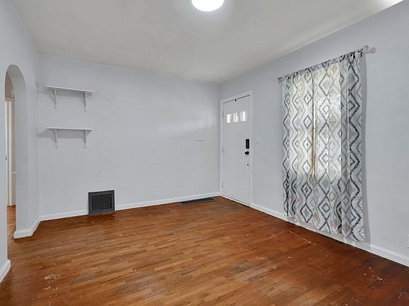 3rd image of 213 N Kelsey Ave