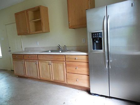4th image of 2411 Gillis St
