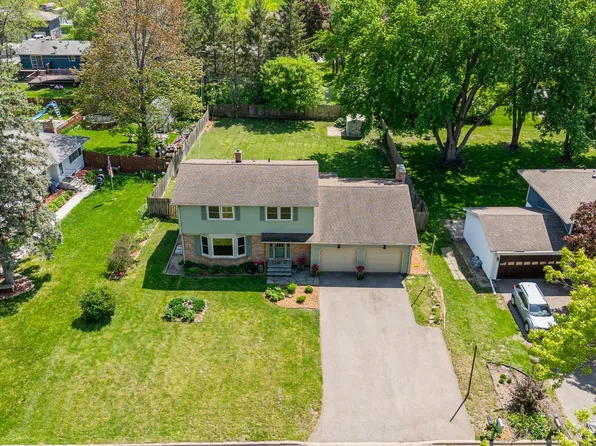 820 11th Ave SE, Forest Lake, MN 55025
