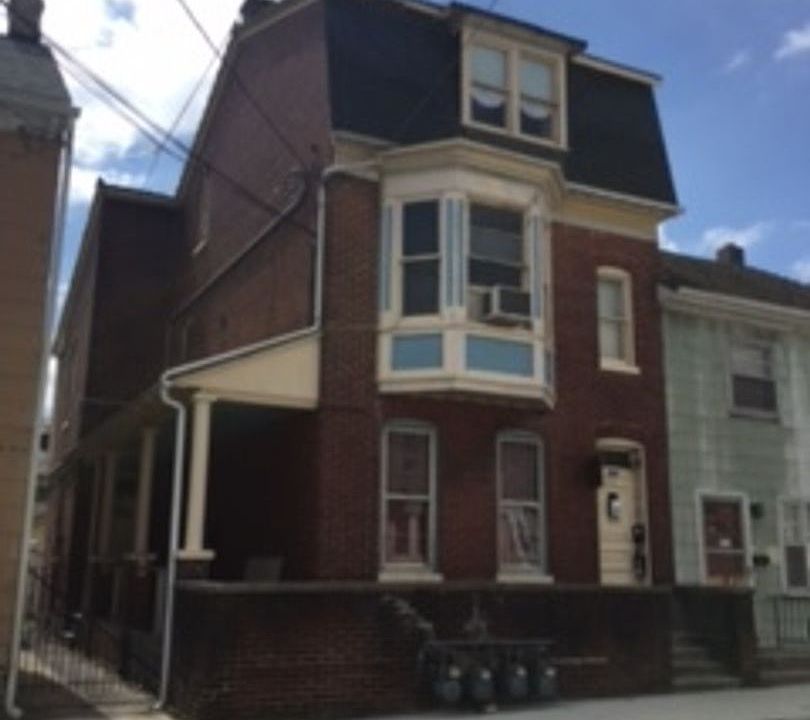 1st image of 654 W College Ave Floor 2