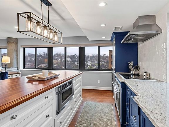 4th image of 803 W 48th St APT 706