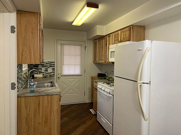 4th image of 2129 Duiker Ave NE