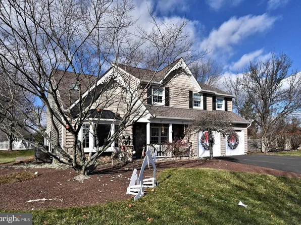 192 Greenbriar Ln, Newtown, PA 18940