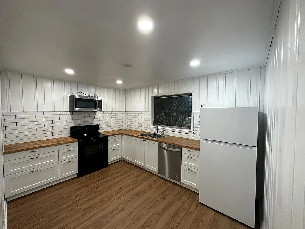 1 bed, 850 sqft, $1,600 — Photo 3