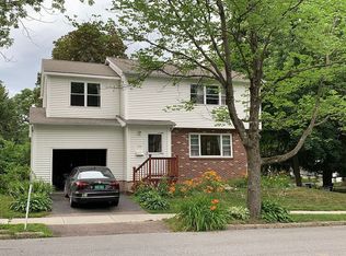 28 Case Pkwy, Burlington, VT 05401