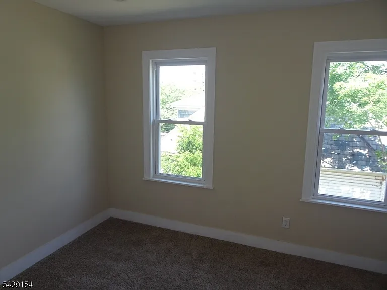 689 Sayre Ave — Photo 13