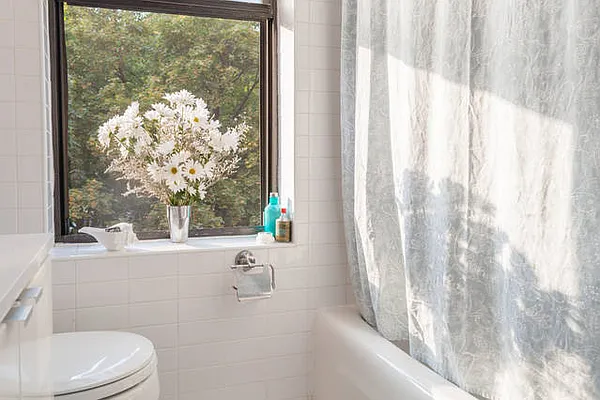 Rented by Veracity NYC LLC | media 27