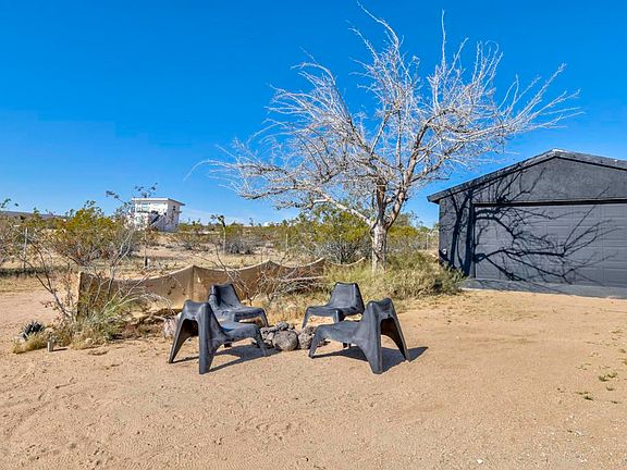 5th image of 330 Delgada Ave