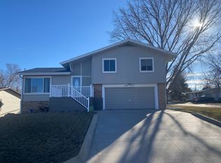 1812 Cherokee Ln, Broken Bow, NE 68822