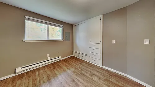 102 Summit Ave N Photo 1
