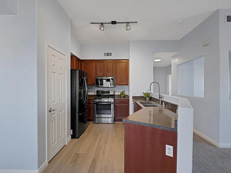 10245 S Maryland Pkwy #225 — Photo 5