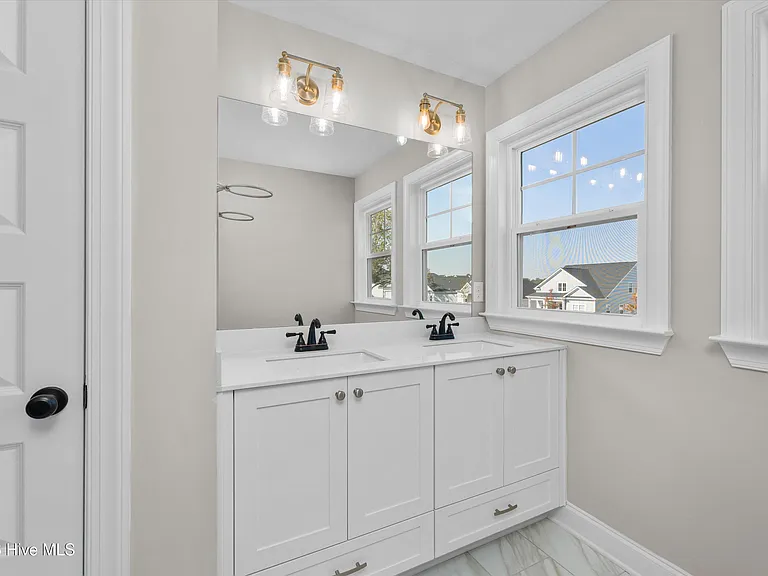 915 Sandpiper Xing — Photo 32