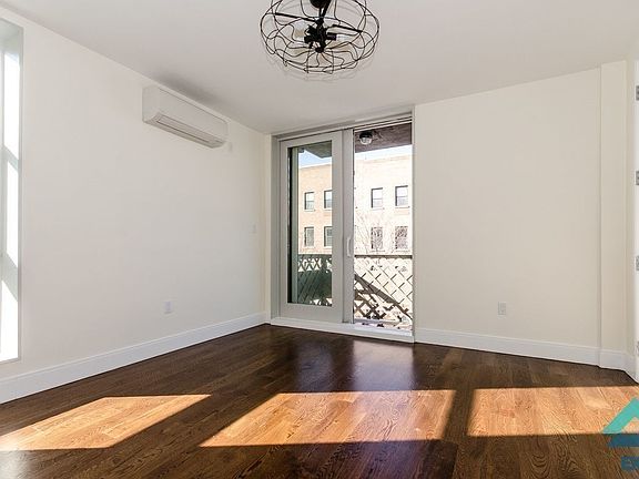 2nd image of 132A Stanhope St #30B